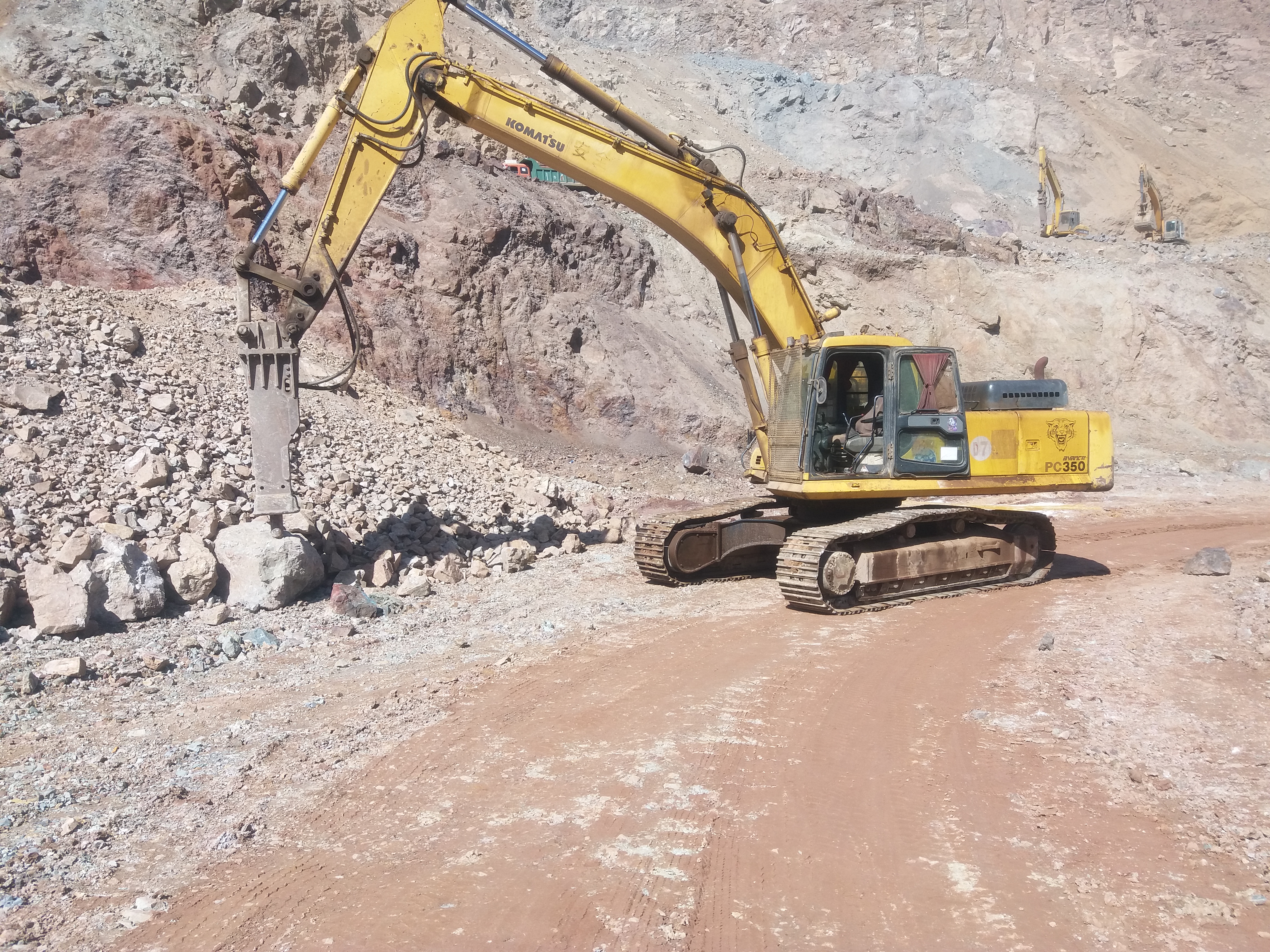 پروژه معدن ماه زمین